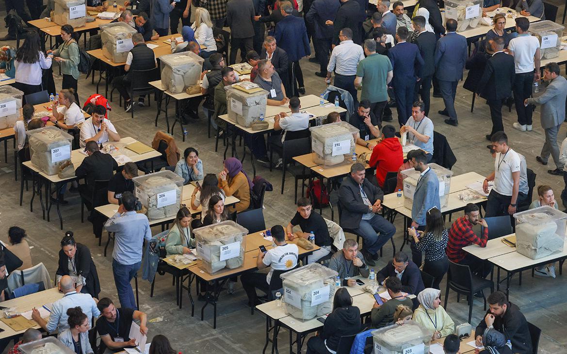 В Турции завершилось голосование на выборах президента и парламента
