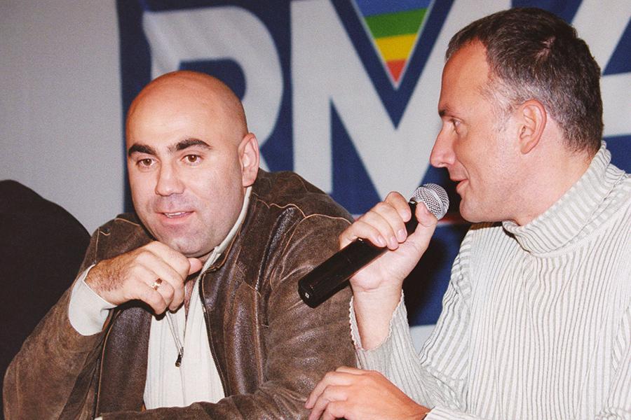 Иосиф Пригожин&nbsp;и Олег Нестеров на вечеринке, посвященной первому выпуску дипломированных музыкальных продюсеров, 2003 год