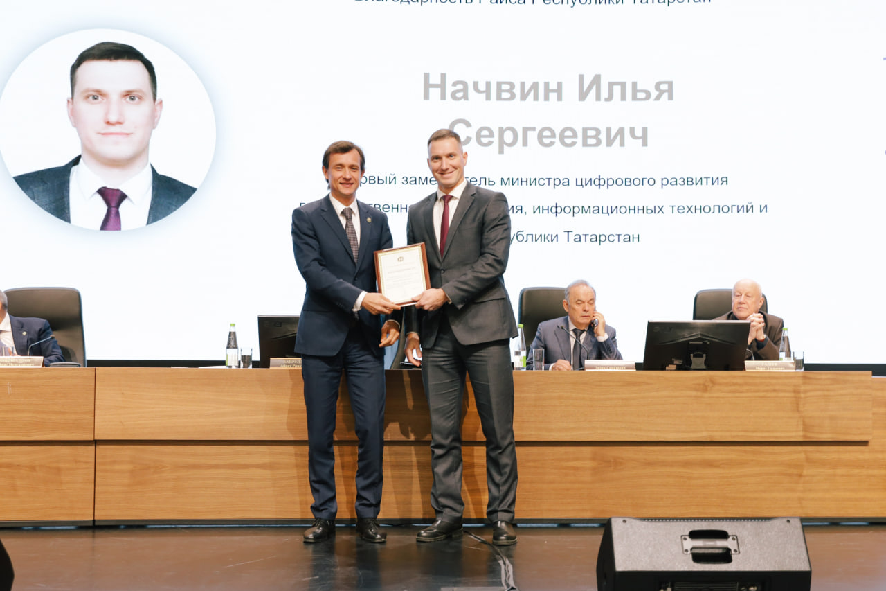 Фото: пресс-служба минцифры РТ (слева Айрат Хайруллин, справа Илья Начвин) 