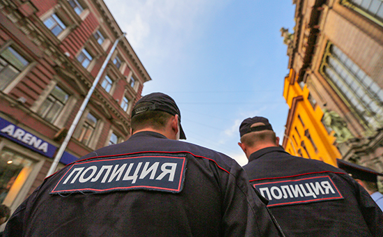 Полицейские на&nbsp;одной из&nbsp;улиц Санкт-Петербурга