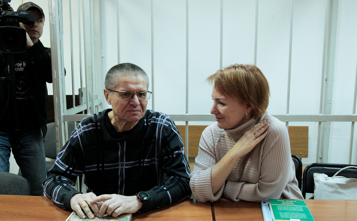Алексей Улюкаев с адвокатом Ларисой Каштановой
