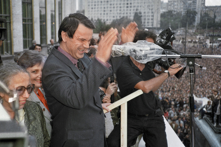 22 августа 1991 года. Выступление Хасбулатова на митинге перед зданием Верховного совета РСФСР.

Подробно о хронологии августовского путча читайте в материале РБК.