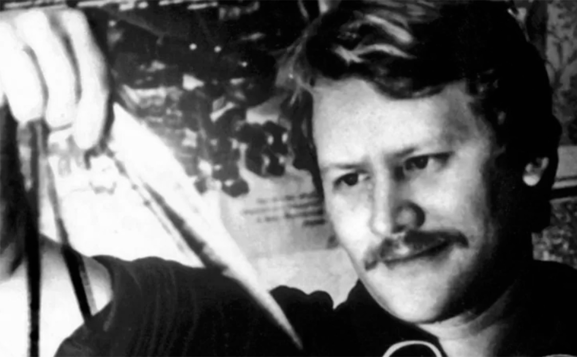Юрий Кара родился 12 ноября 1954 года в Сталино (ныне Донецк) в семье кандидата физико-математических наук и учительницы младших классов. Пошел по стопам отца и сначала отучился в физико-математической школе, а потом переехал в столицу, где в 1978 году окончил физико-химический факультет Московского института стали и сплавов. После вуза по распределению работал три года инженером-радиофизиком в родном городе в научно-исследовательском институте, где, как отец, стал кандидатом физико-математических наук.