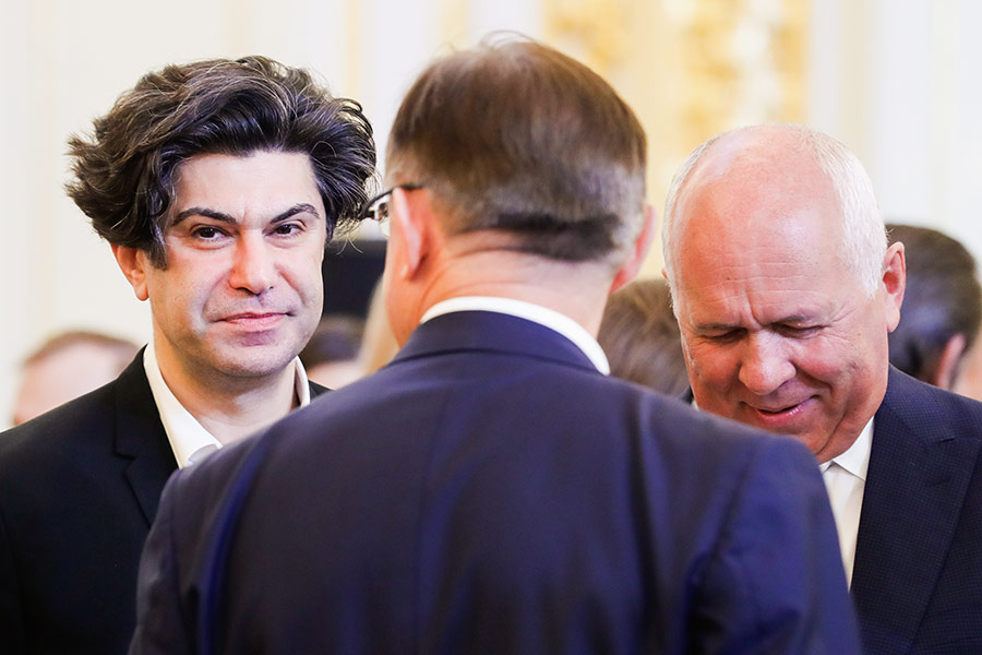 Генеральный директор государственной корпорации &laquo;Ростех&raquo; Сергей Чемезов (справа)