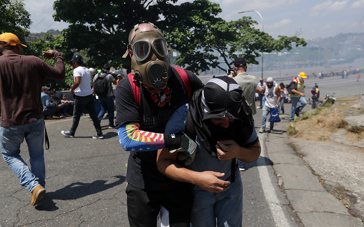СМИ сообщили о 37 пострадавших во время массовых протестов в Каракасе