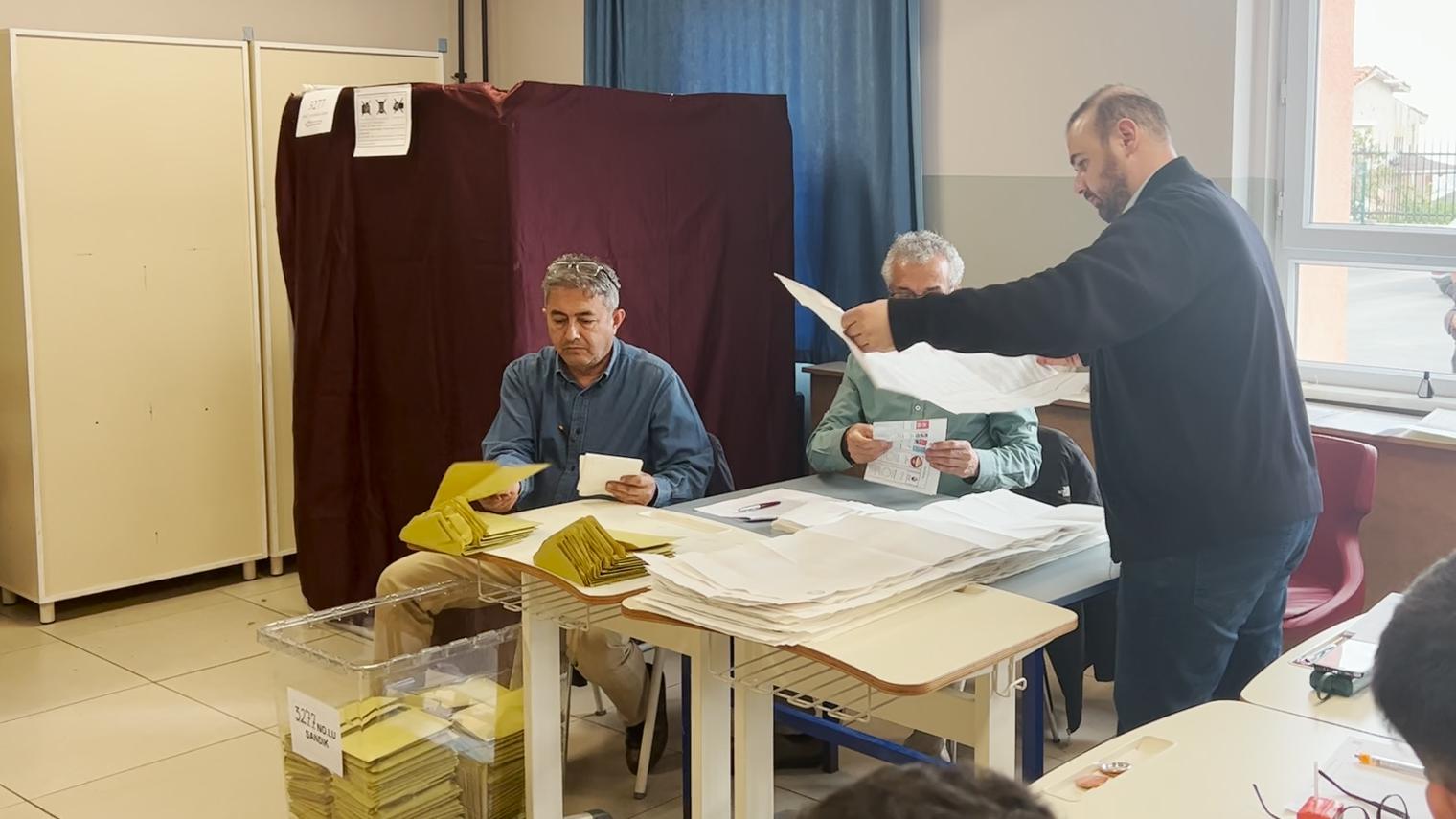 «Это не обычные выборы, они как референдум»: как голосовали в Стамбуле