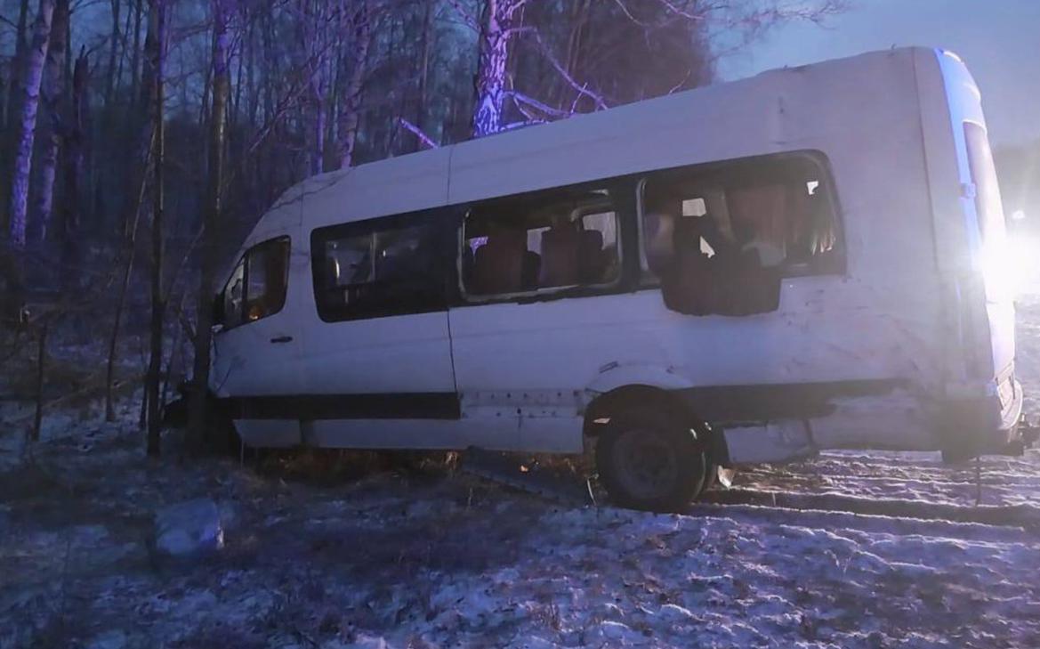 В Новосибирской области пассажирская «Газель» столкнулась с грузовиком