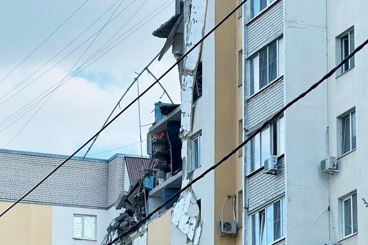 Последствия взрыва в жилом доме в Саратове. 25.07.2025
