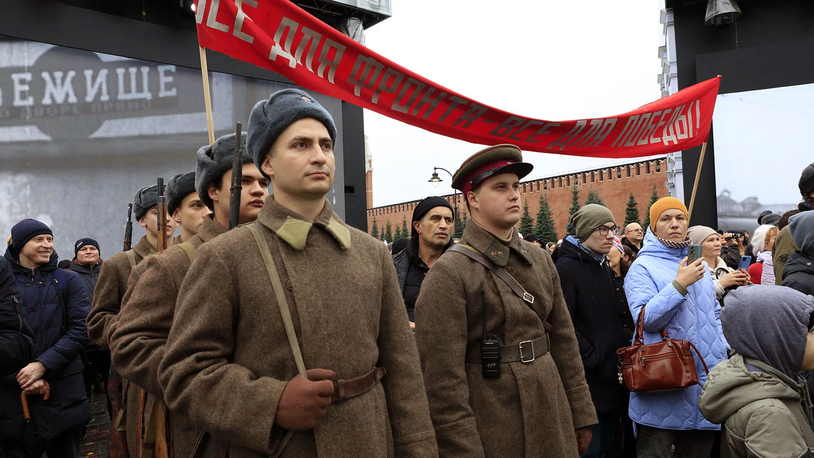 Выставка, посвященная Дню народного единства и 82-й годовщине со дня проведения военного парада 7 ноября 1941 года, на Красной площади в Москве, 7 ноября 2023 года