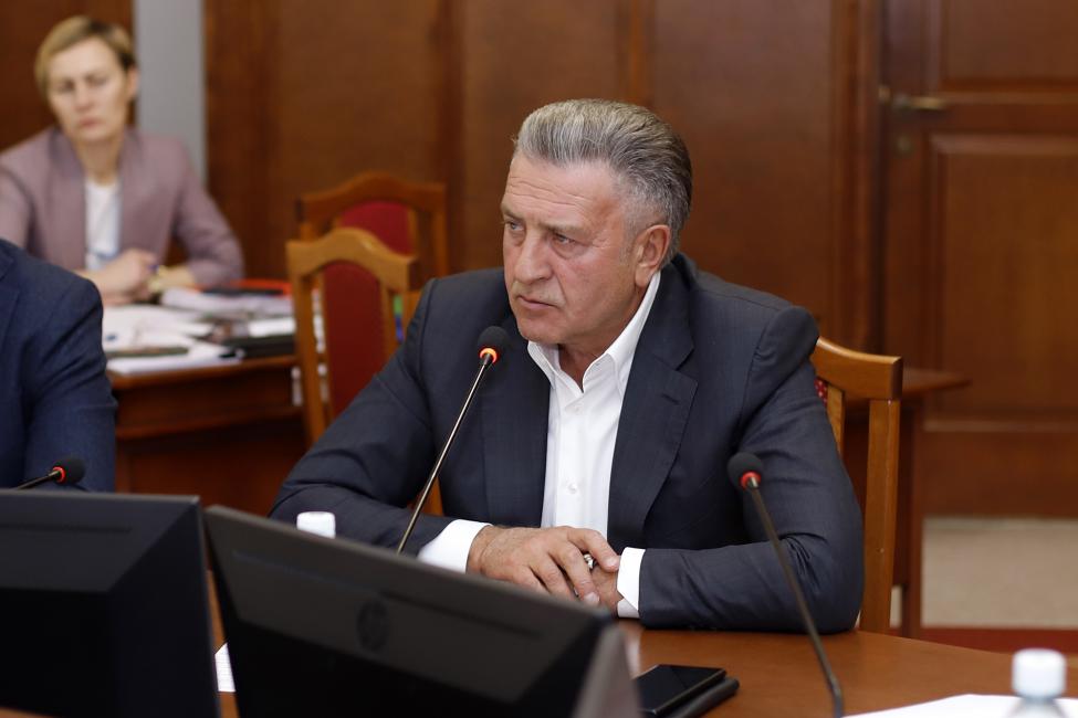 Спикер областного парламента Андрей Шимкив (Фото: пресс-служба Заксобрания Новосибирской области)