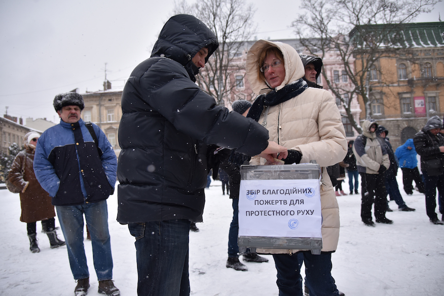 Сбор пожертвований на митинге во Львове