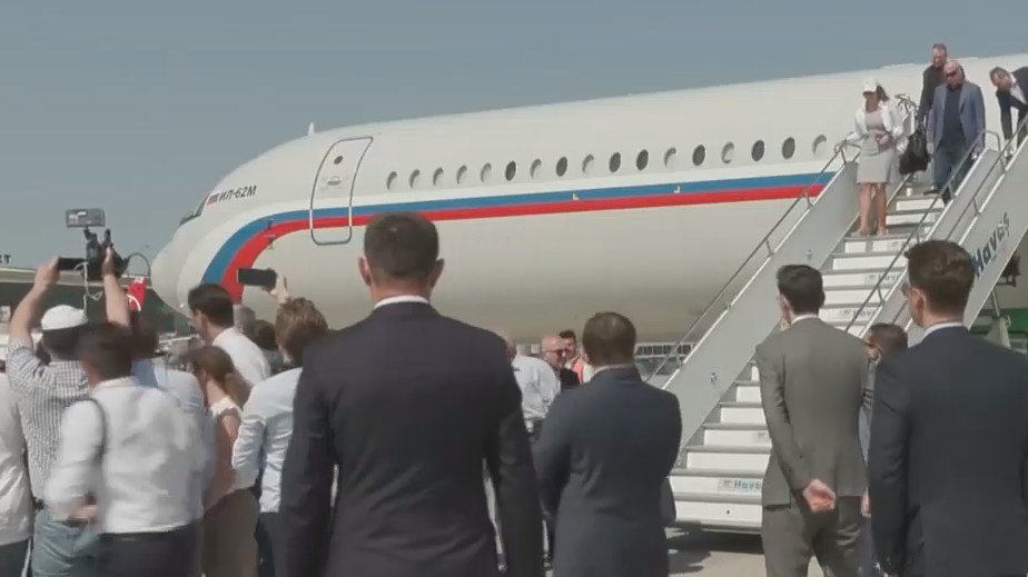 Делегация России прибыла во дворец Чираган для переговоров с Украиной