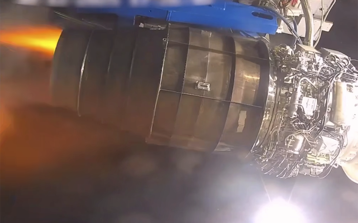 Отечественный двигатель для Superjet испытали на попадание птиц. Видео