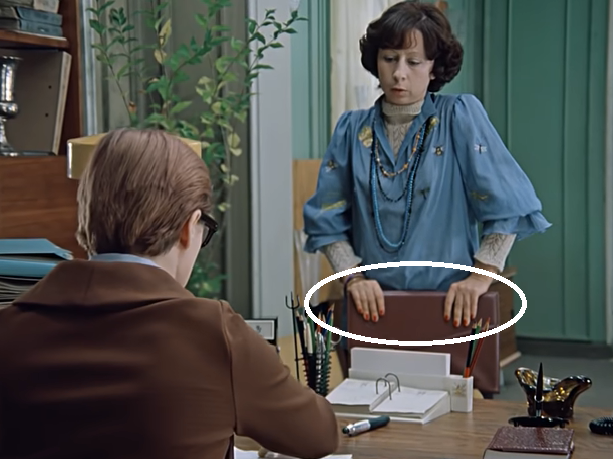 Киноляп в «Служебном романе» не замечали 48 лет. Дело в маникюре Верочки