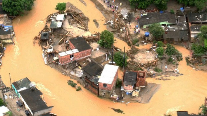Из-за наводнения в Бразилии дома покинули 50 тысяч человек
