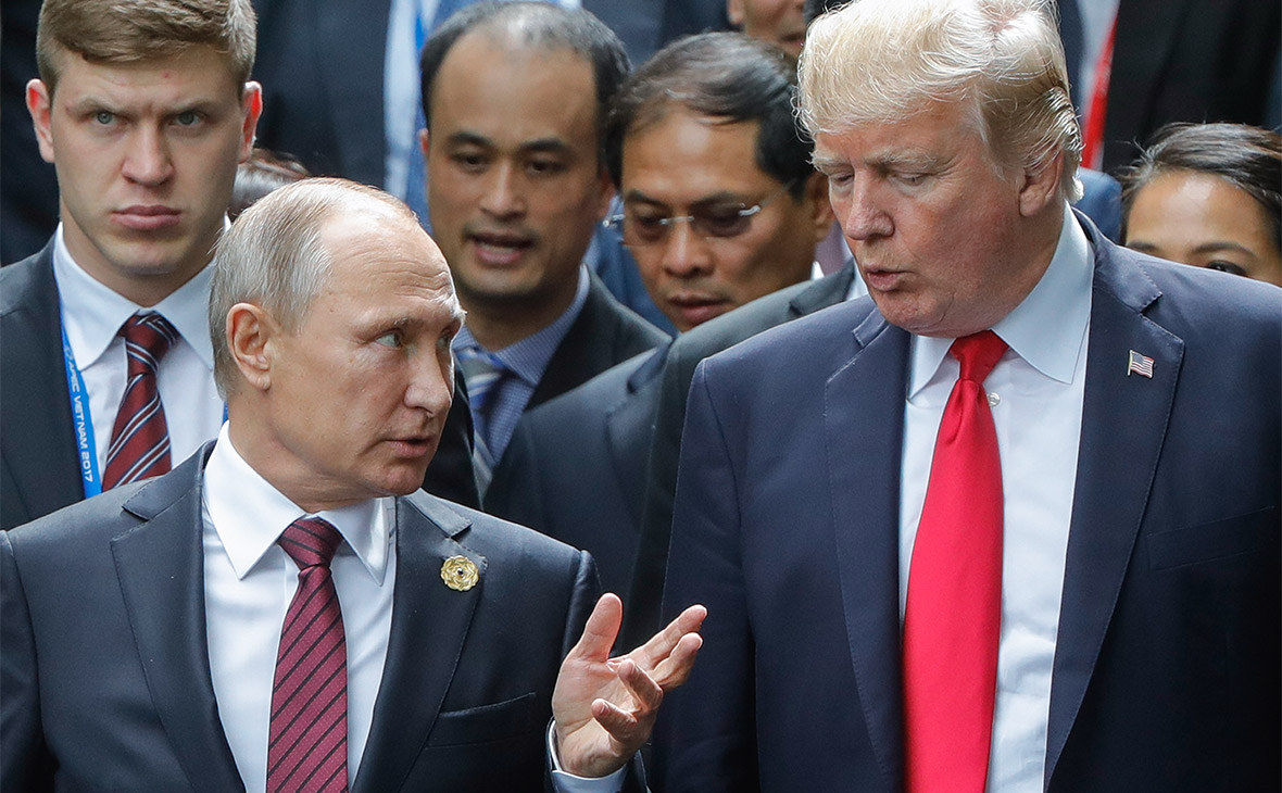 Дональд Трамп и Владимир Путин (слева направо) перед фотографированием