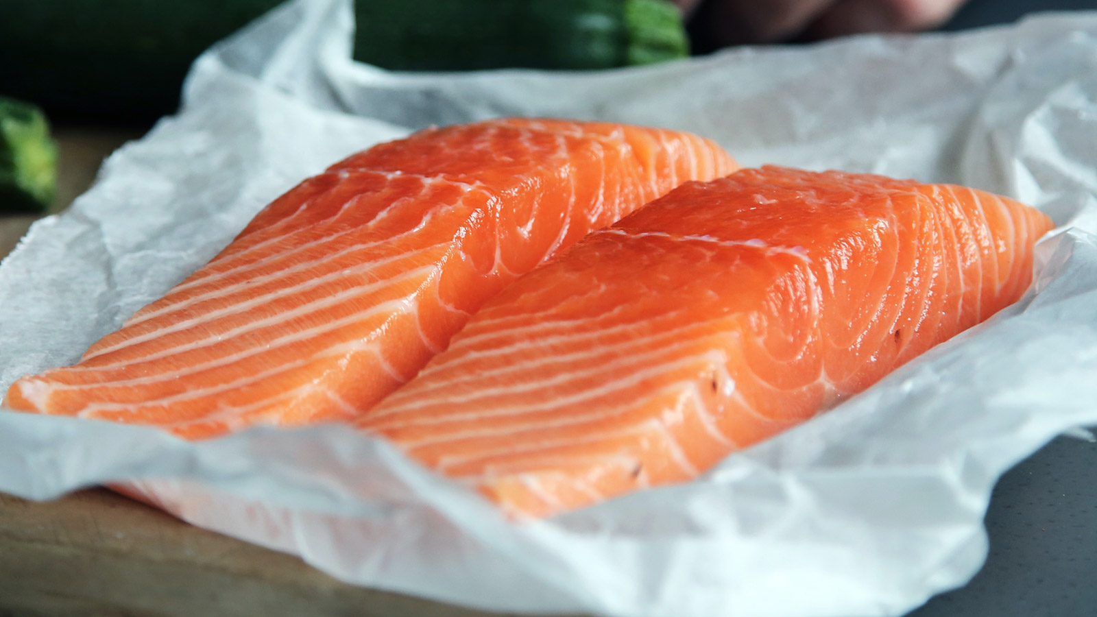 Больше соли. Как правильно засолить красную рыбу в домашних условиях | Аргументы и Факты