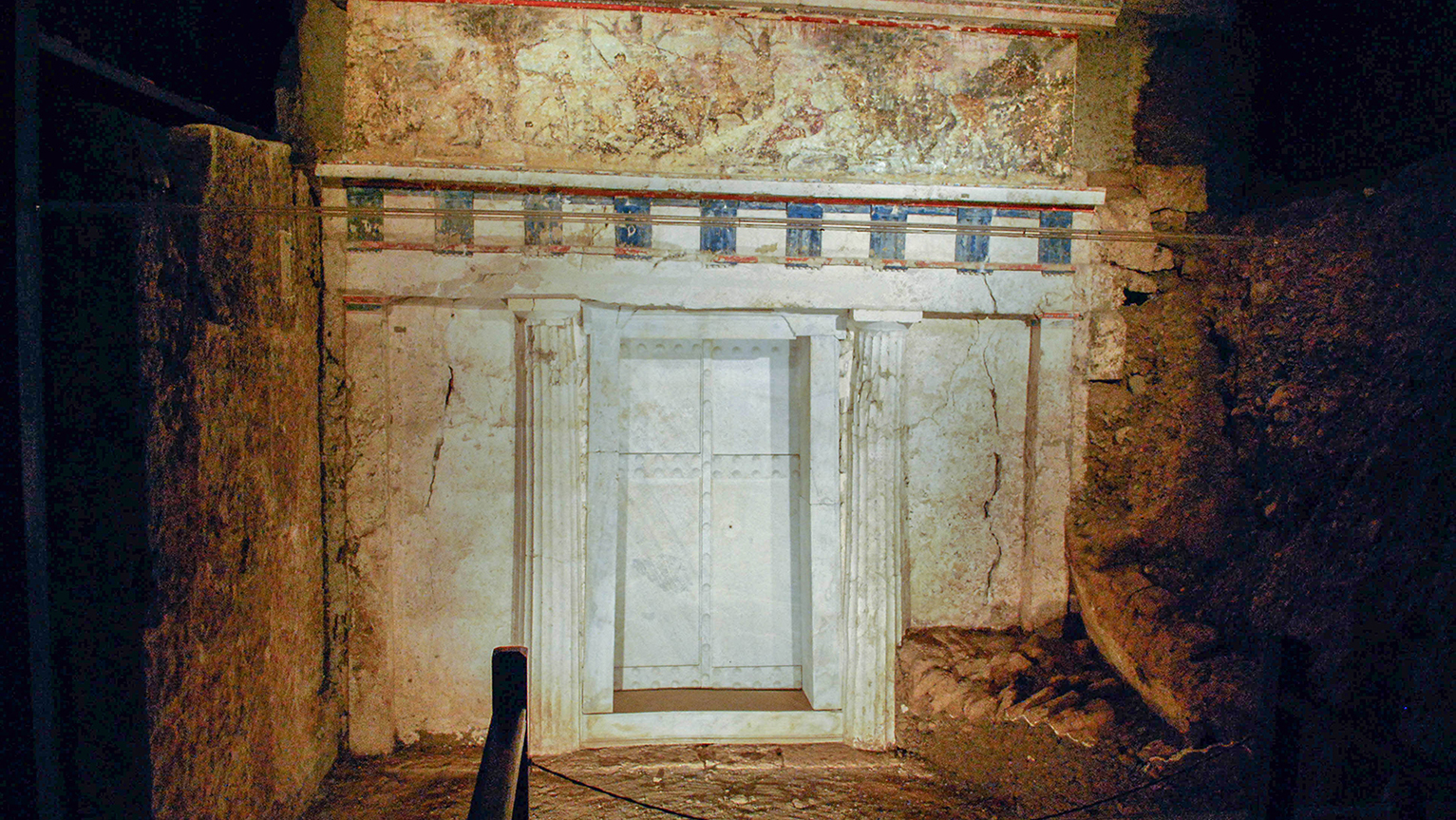 <p>Фасад гробницы Филиппа II Македонского в Вергине, Греция</p>