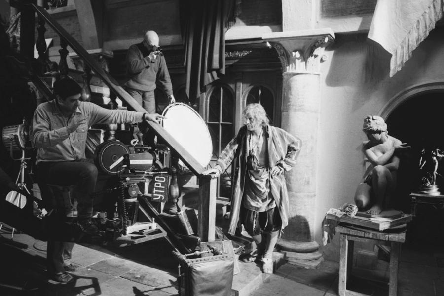 Режиссер Франко Неро и Александр Абдулов во время съемок фильма «Золото» на киностудии «Мосфильм», 1992 год