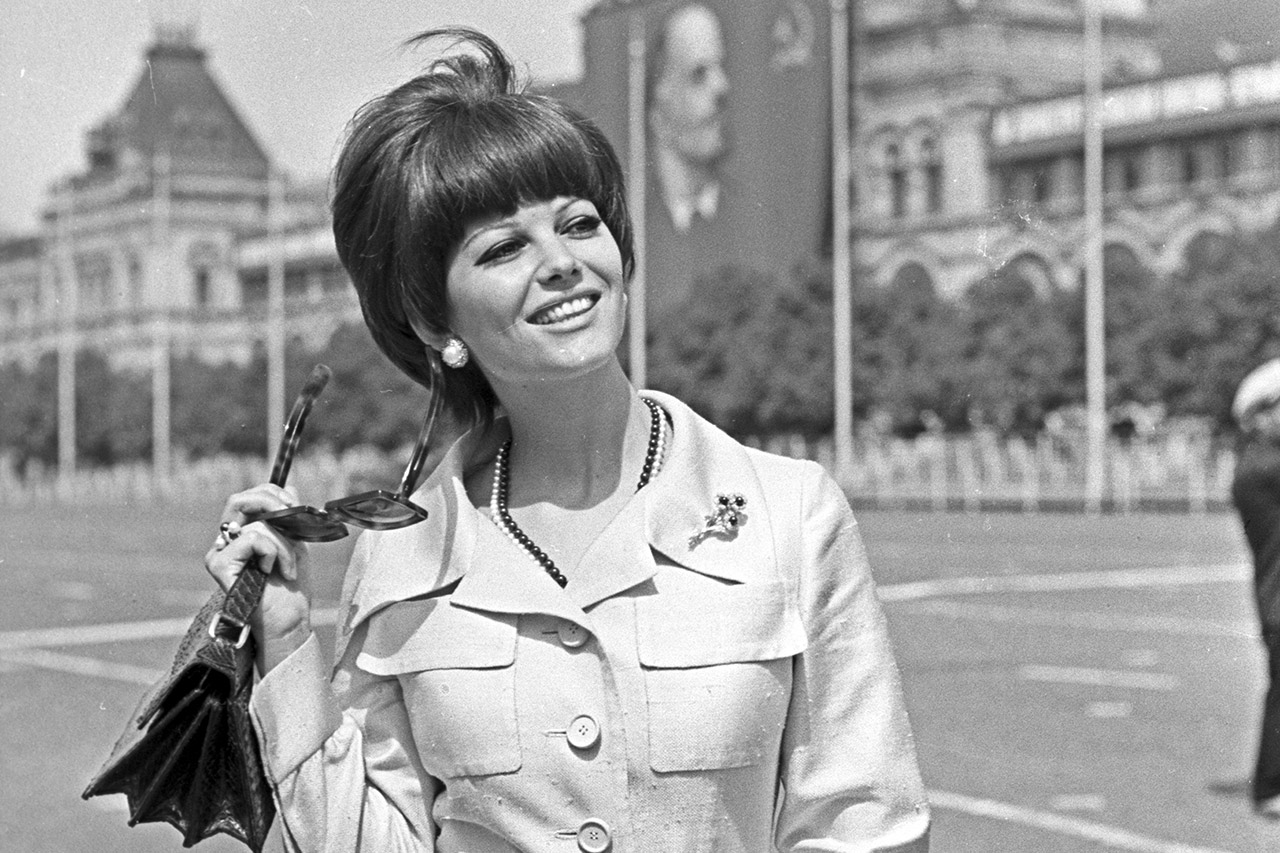 В 1967 году Кардинале впервые посетила Москву (на фото актриса на Красной площади):&nbsp;она приехала на V Московский международный кинофестиваль.