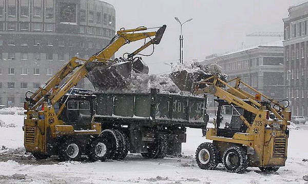 С московских дорог вывезли 100 000 кубометров снега