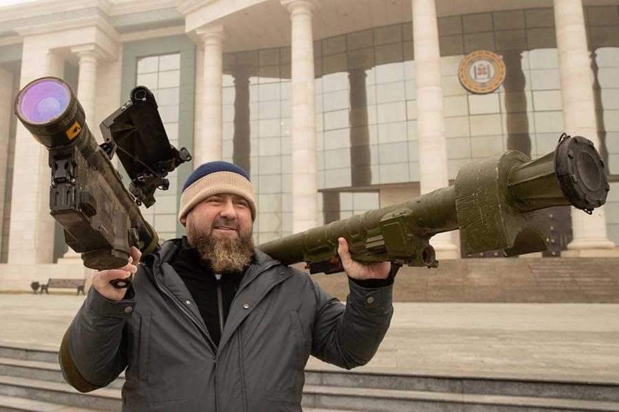 Рамзан Кадыров с трофейным оружием, 2023 год