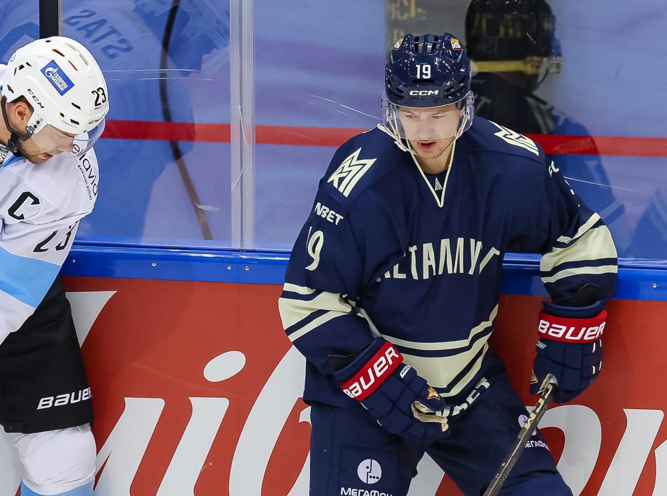 Нападающий Влвдимир Ткачев
