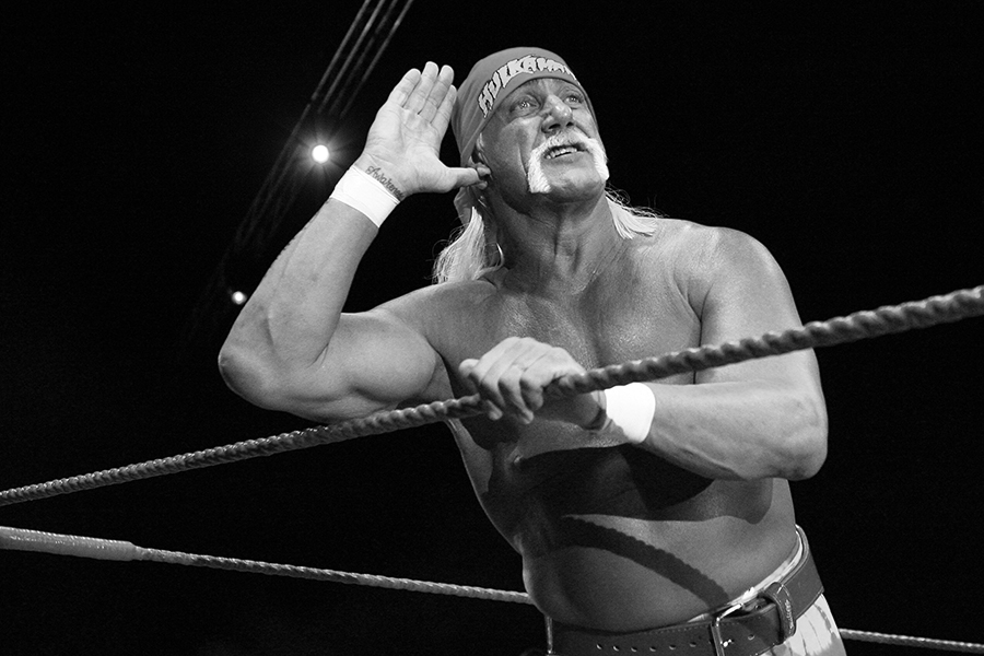 Халк Хоган (настоящее имя&nbsp;&mdash; Терри Джин Боллеа) более 30 лет был одной из главных звезд американского рестлинга. За карьеру он 12 раз становился чемпионом мира. Параллельно Хоган снимался в кино, в том числе в фильме &laquo;Рокки 3&raquo;, в сериалах &laquo;Команда &laquo;А&raquo;, &laquo;Крутой Уокер&raquo;.

Хоган умер 24 июля в возрасте 71 года. В последние годы у него были проблемы со здоровьем из-за употребления стероидов и травм, полученных за 40 лет выступлений на ринге.

Читать больше