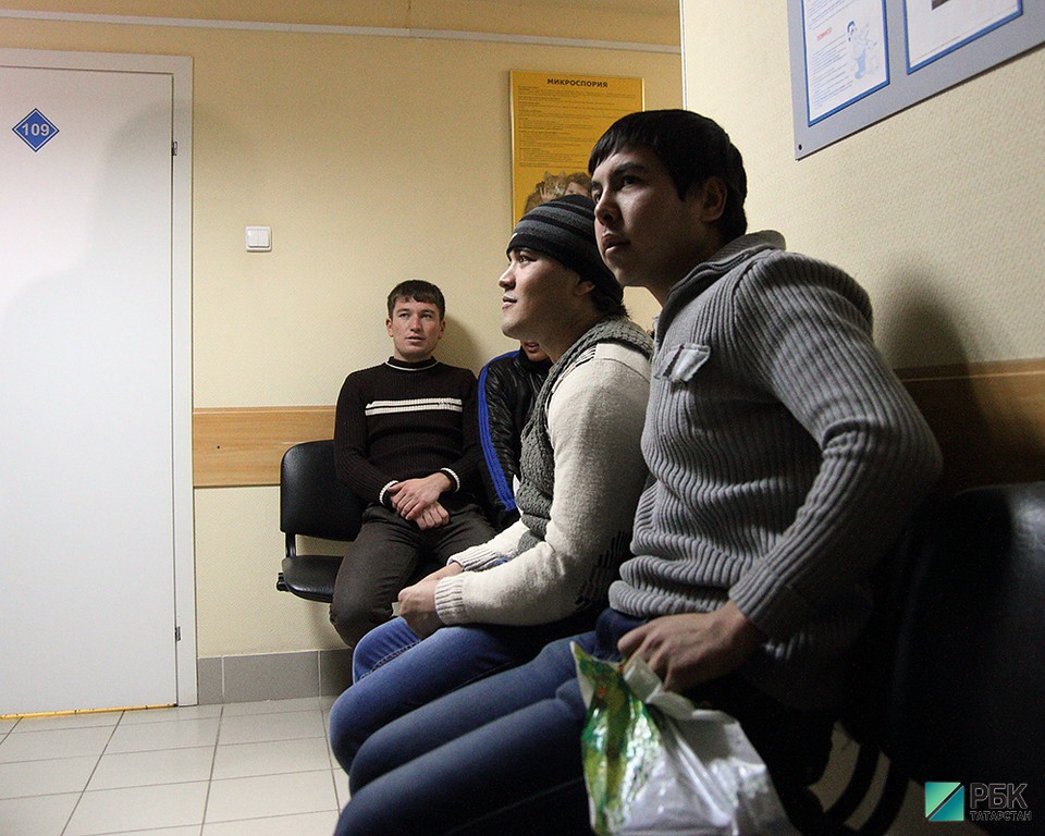 Треть жителей Татарстана негативно настроена к мигрантам – Р. Минниханов
