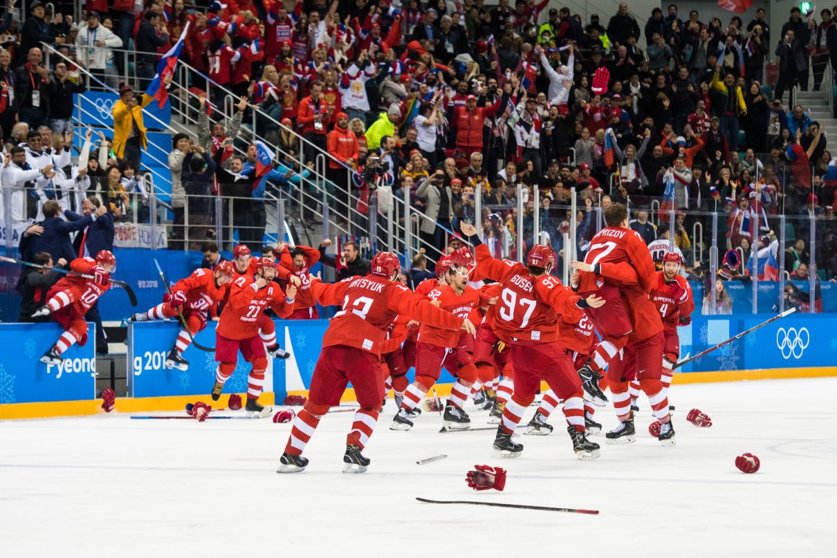 Эмоции российских хоккеистов после броска Капризова