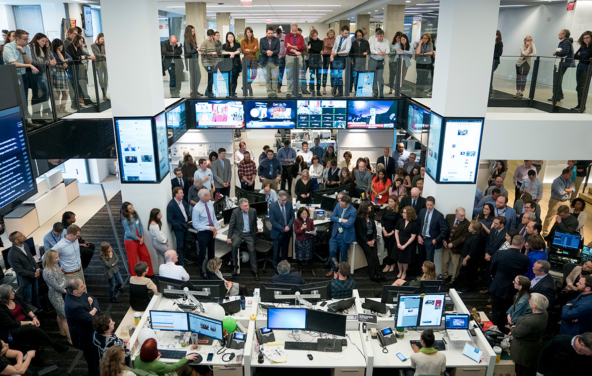 Сотрудники The Washington Post в редакции газеты после объявления&nbsp;лауреатов Пулицеровской премии. 16 апреля 2018 года