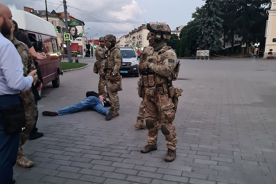 Полиция задержала мужчину, захватившего заложников в Луцке