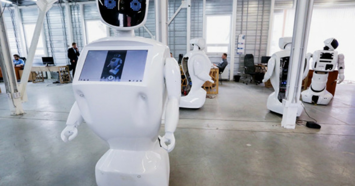 Как будут работать роботы. Робот помощник Promobot. Современные роботы. Разработка роботов. Роботы в России.