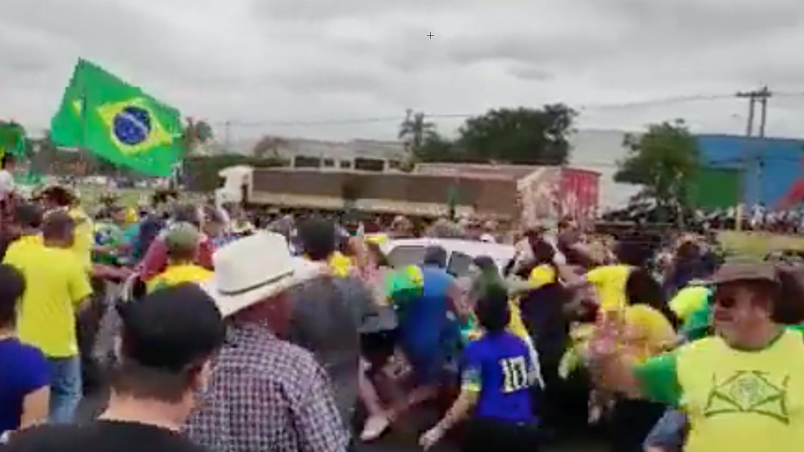 Как выглядят протесты в Бразилии после проигрыша Болсонару. Видео