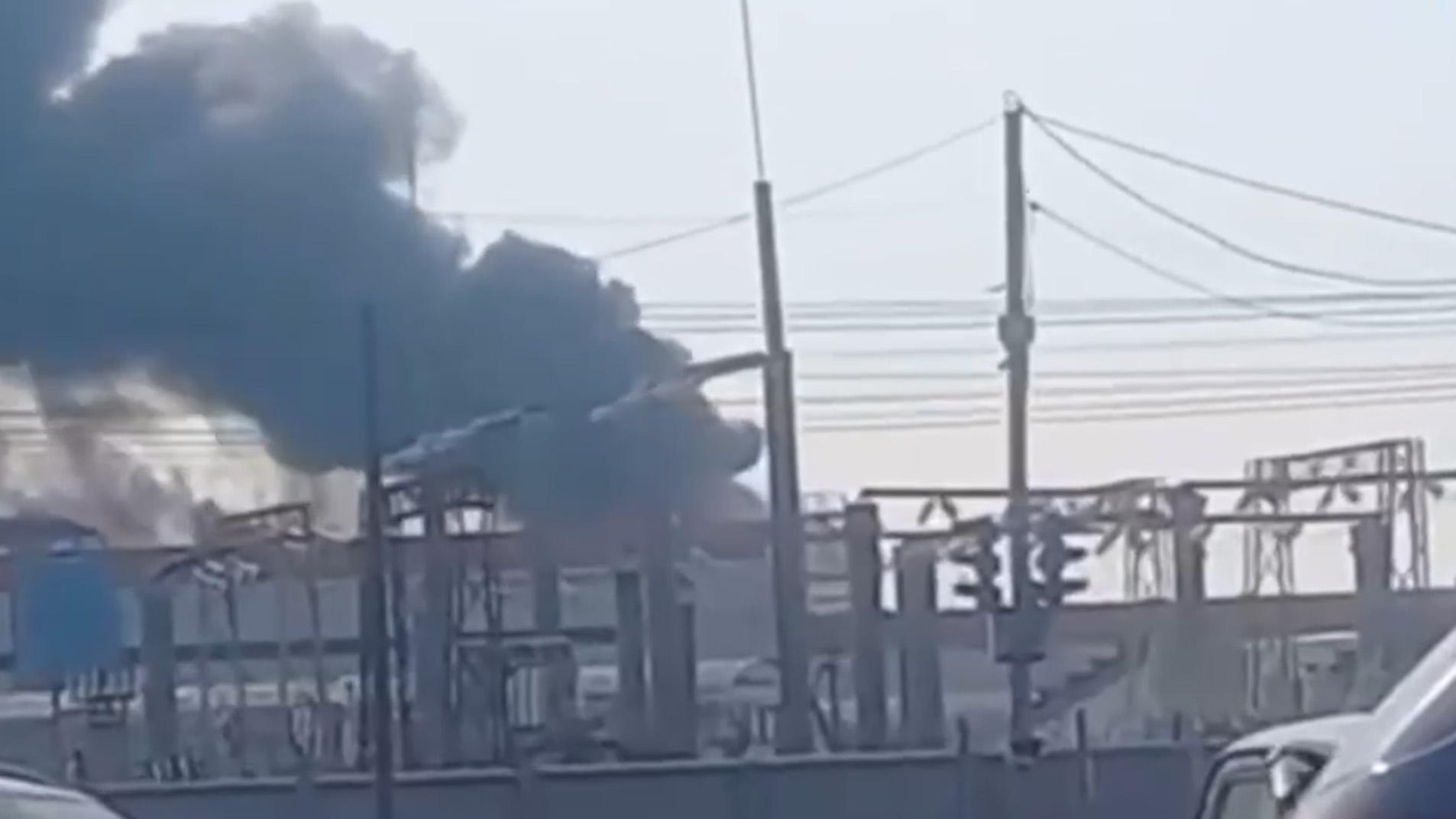Пожар на заводе в Свердловской области. Видео