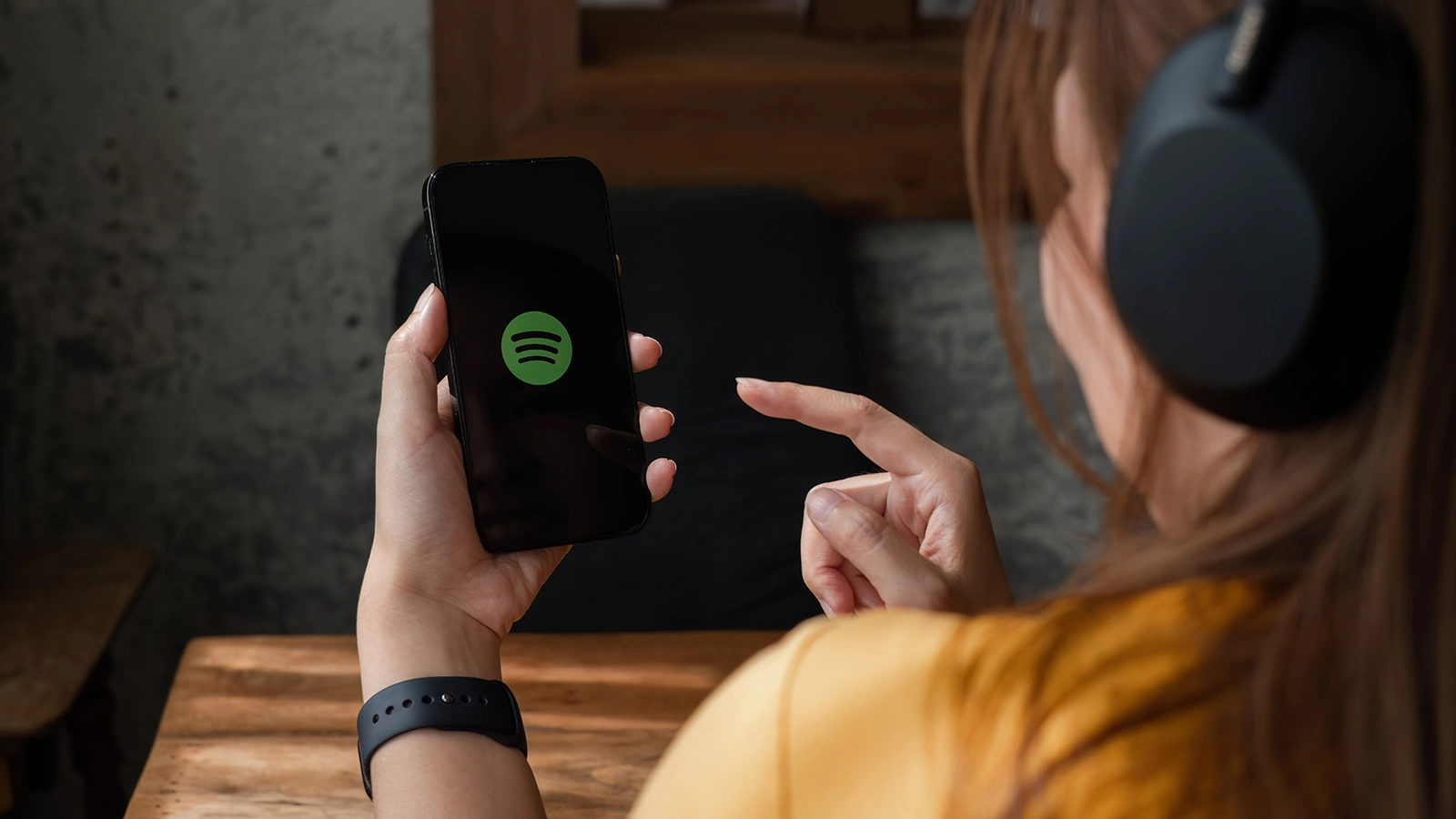 Spotify потребовал от участников семейной подписки собраться в одном доме