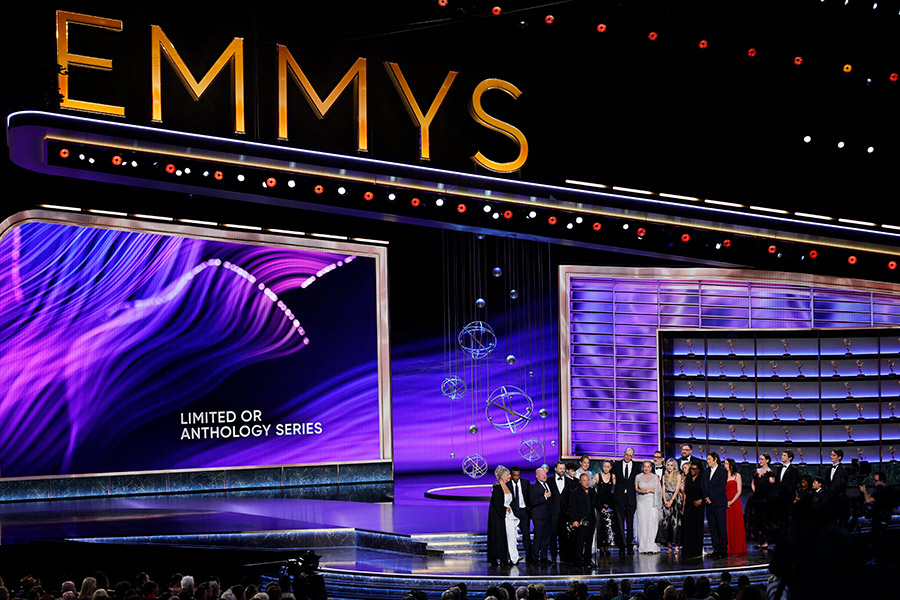 Пcихологический детектив &laquo;Переходный возраст&raquo; о 13-летнем мальчике, которого обвиняют в убийстве одноклассницы, забрал шесть наград, в том числе как лучший мини-сериал. Отдельно жюри отметило работу режиссера Филипа Барантини и сценаристов Джека Торна и Стивена Грэма (последний также получил награду как лучший актер).