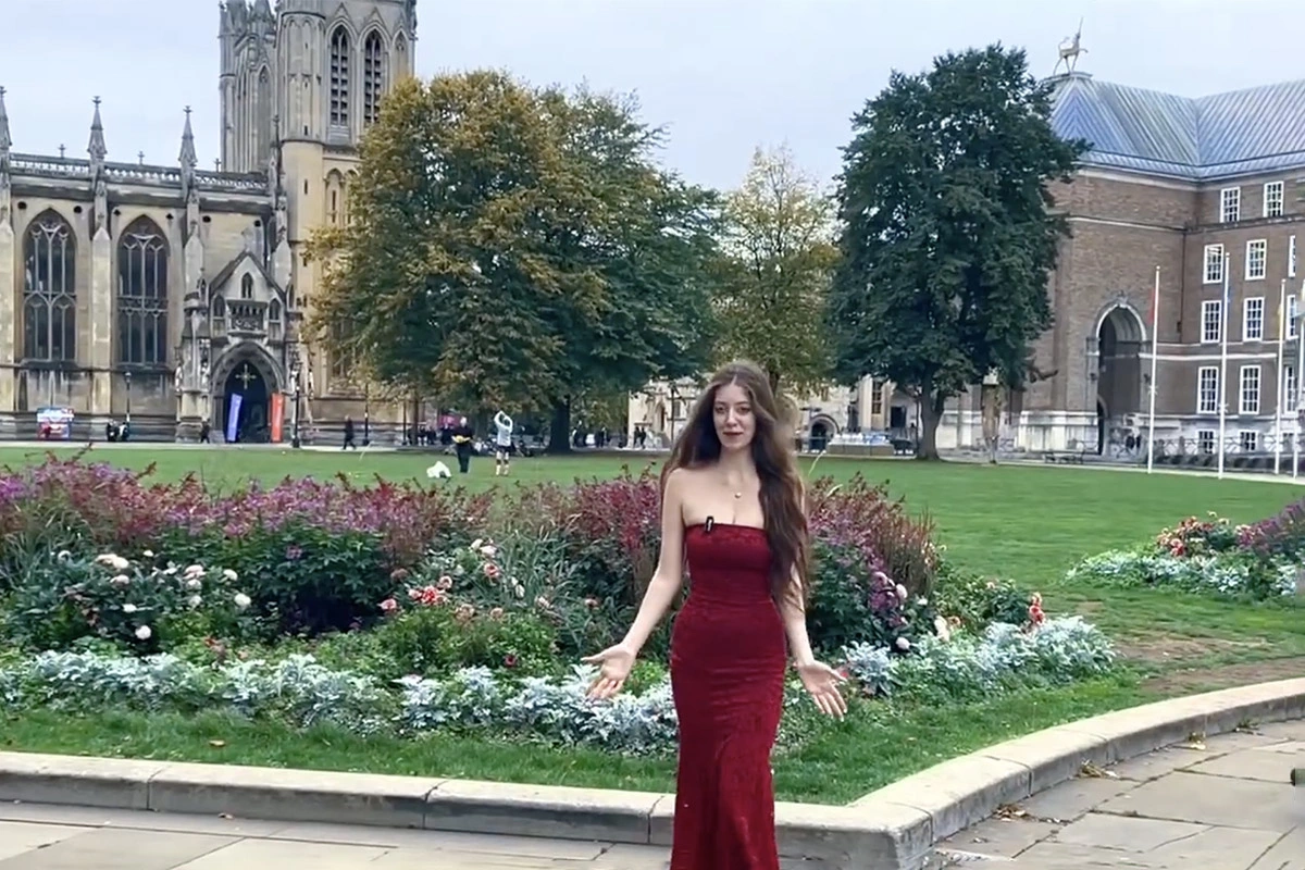 Двойник Джессики Плискин, сгенерированный ИИ