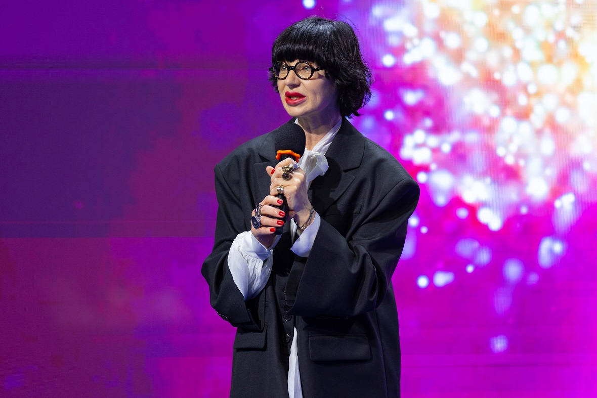 Проект направлен на устранение кадрового дефицита в различных секторах региональных экономик. По данным брендингового агентства Giraffe и рекрутинговой компании hh.ru, в России сохраняется спрос на специалистов в маркетинге и PR. Лидерами по нехватке кадров в течение 2025 года стали Москва, Санкт-Петербург, Краснодарский край, Свердловская область и Татарстан. При этом в 24 регионах страны аналитики зафиксировали значительный рост&nbsp;спроса на таких работников, к примеру в Ленинградской и Мурманской областях, Ингушетии, в Псковской и Костромской областях. При этом наибольший спрос фиксировался на PR-специалистов.

&laquo;У меня и нашей команды есть большая мечта, чтобы в России появились бизнес-медийщики нового поколения. Это люди, которые будут использовать все современные цифровые технологии и форматы для создания интересного аудитории контента о нашей экономике&raquo;, &mdash; прокомментировала генеральный директор Медиа Группы деловых изданий &laquo;Бизнес и точка&raquo; Людмила Борщева.

