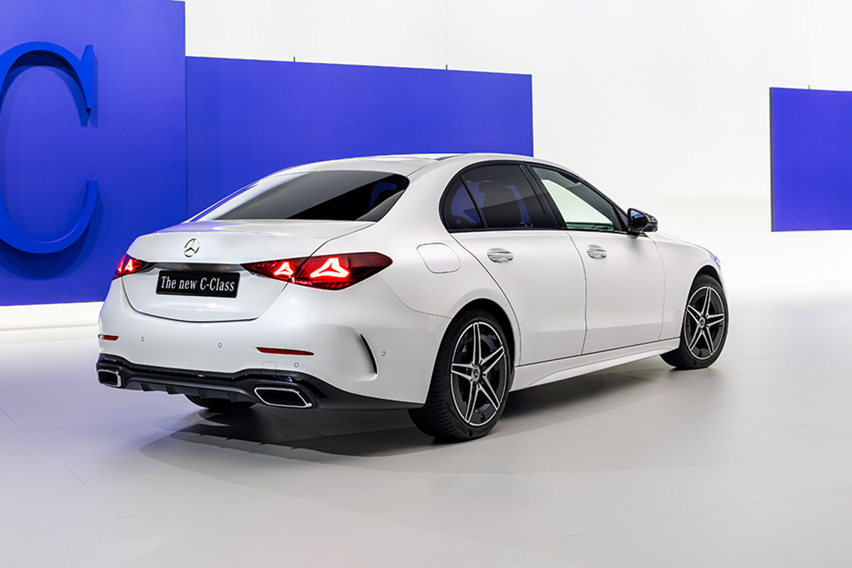Новый Mercedes‑Benz C‑Class, как и другие современные модели бренда, имеет фонари в форме фирменных трехлучевых&nbsp;звезд