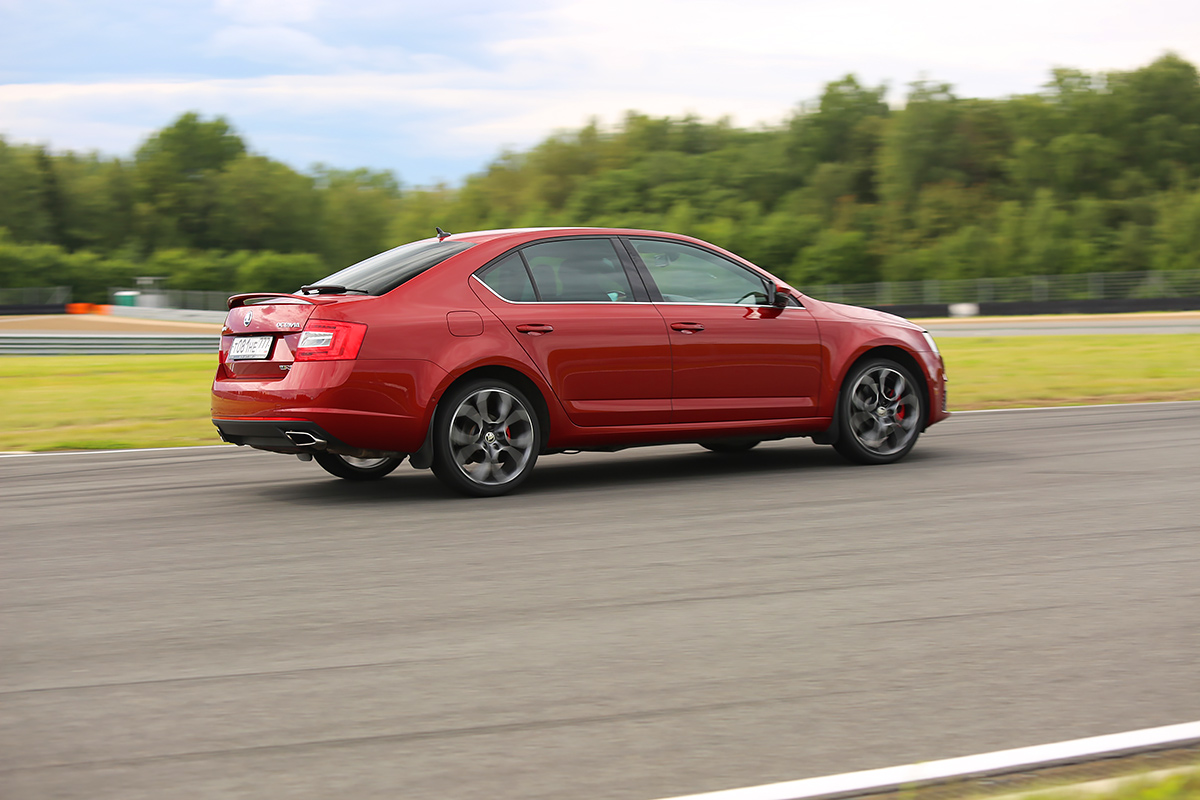 Красная линия. Тест-драйв Skoda Octavia RS :: Autonews