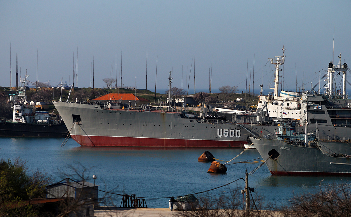 Вспомогательный корабль &laquo;Донбасс&raquo;, архивное фото