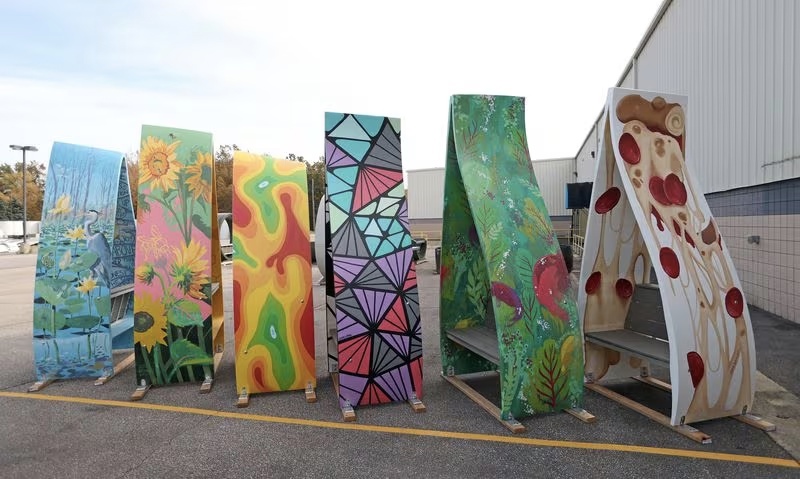 Уличная мебель, сделанная из лопастей ветряных турбин.&nbsp;