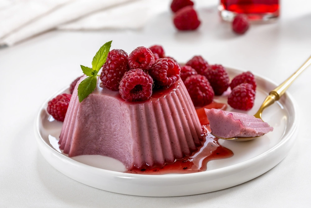 Добавленные по вкусу желе или ягоды придадут десерту свой оттенок