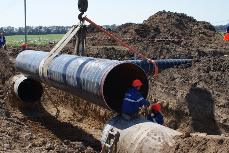 Медведев поручил построить новый газопровод в Калининградской области