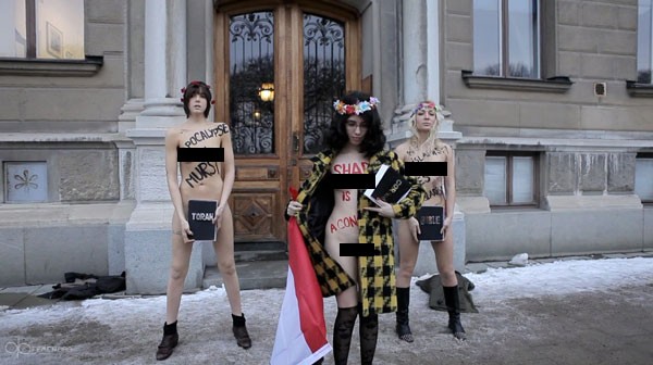 Активистки FEMEN встали грудью против египетской Конституции. ФОТО