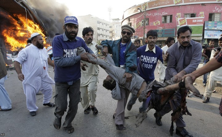 Автобус с паломниками взорвался в Пакистане