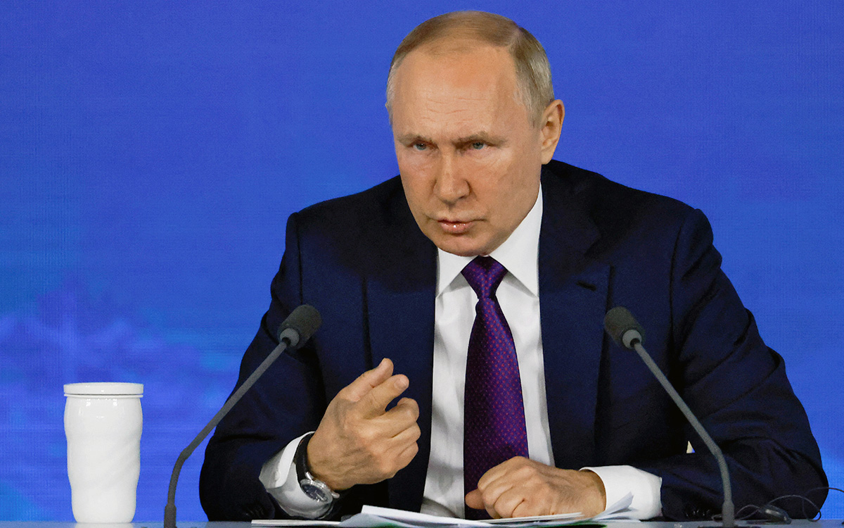 Путин заявил о предотвращении более 100 преступлений в учебных заведениях