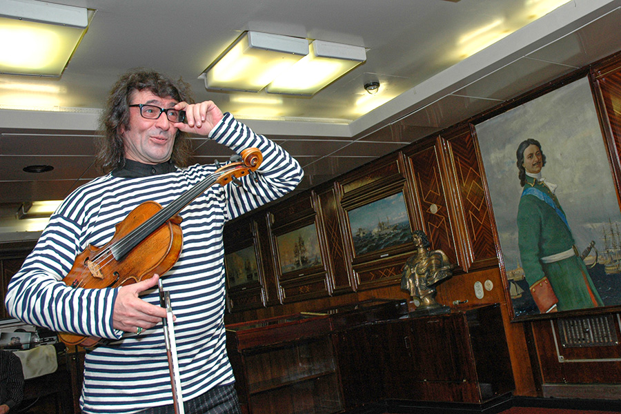 В 2007 году Юрий Башмет дал сольный концерт на борту крейсера &laquo;Петр Великий&raquo; в Североморске