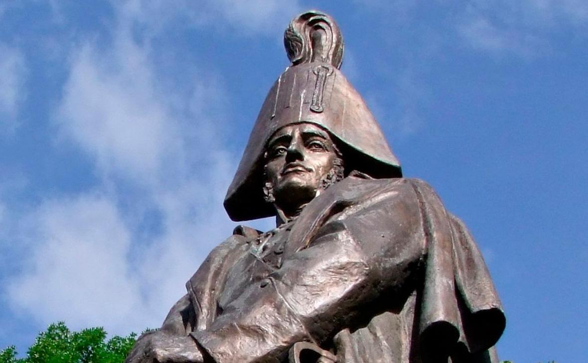 Памятник Михаилу Барклаю де Толли в Риге